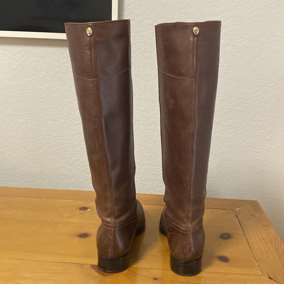 Ivanna trump’s boots or you are if you chose beautiful but not my color hmmm - Picture 15 of 15